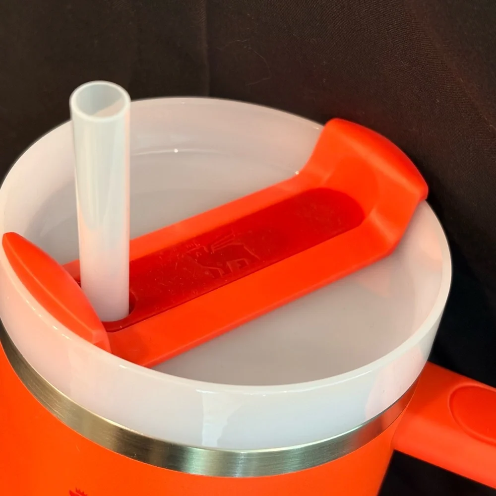 Stanley Orange Quencher H2.0 Tumbler with Handle - Picture 3 of 5